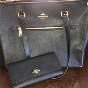 BRAND NEW Coach bag with Matching wallet.